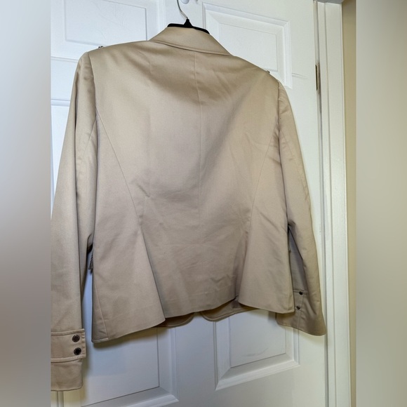 Tahari Arthur S Levine Beige Single Breast Woman’s 2 Button Blazer Size 12 EUC - Picture 10 of 13